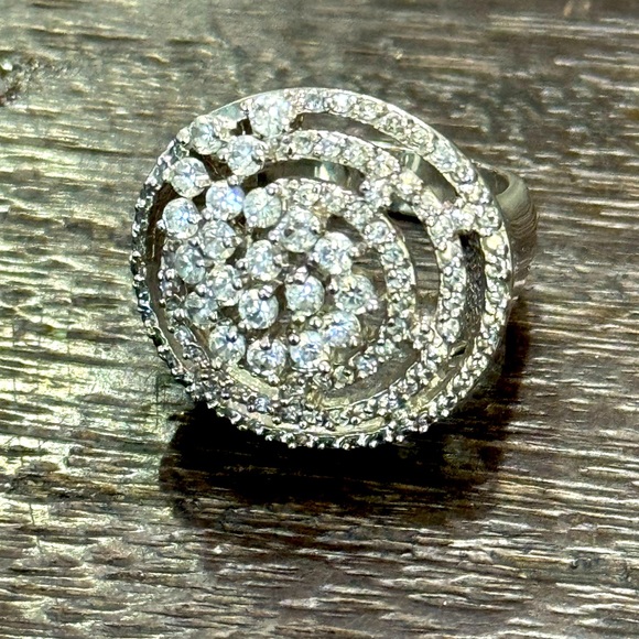 SERENA WILLIAMS SILVER TONE & CUBIC ZIRONCIA SWIRL RING! - Picture 2 of 4